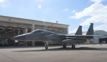 嘉手納空軍基地F15撤収が始まる。
